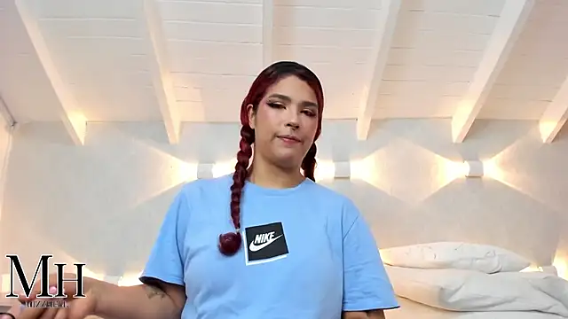 Snapshot of MizzHell chatting on November 2025 12:44:02 PM MizzHell online show from November 2025 12:44:02 PM