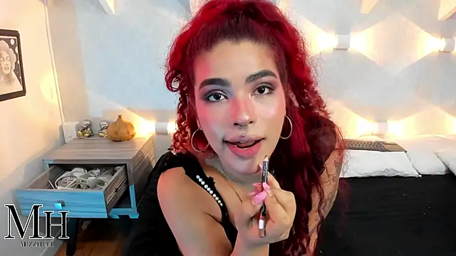 Snapshot of MizzHell chatting on January 2026 04:37:02 AM MizzHell online show from January 2026 04:37:02 AM