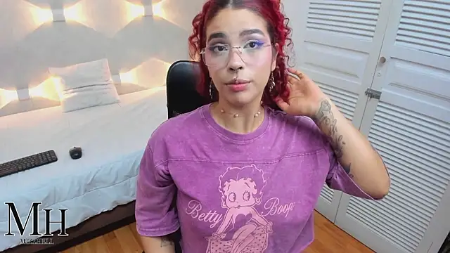 Snapshot of MizzHell chatting on February 2026 03:54:01 AM MizzHell online show from February 2026 03:54:01 AM