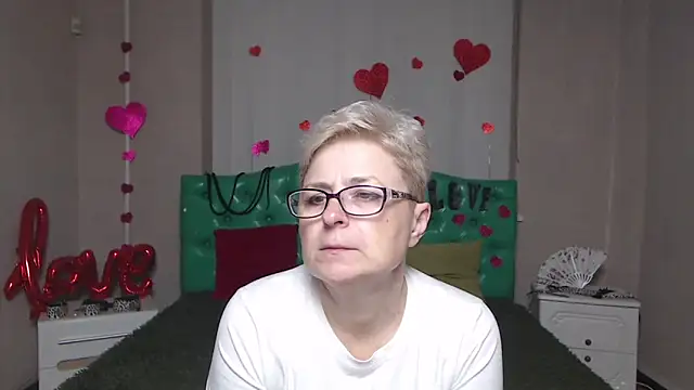 Snapshot of EmiliaGree chatting on November 2025 06:07:01 PM EmiliaGree online show from November 2025 06:07:01 PM