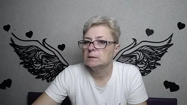 Snapshot of EmiliaGree chatting on November 2025 06:06:02 PM EmiliaGree online show from November 2025 06:06:02 PM