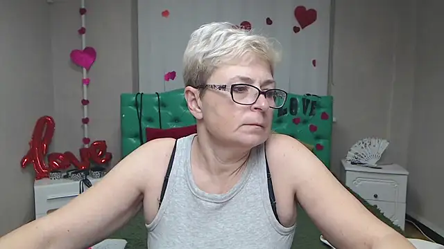 Snapshot of EmiliaGree chatting on December 2025 07:53:02 PM EmiliaGree online show from December 2025 07:53:02 PM