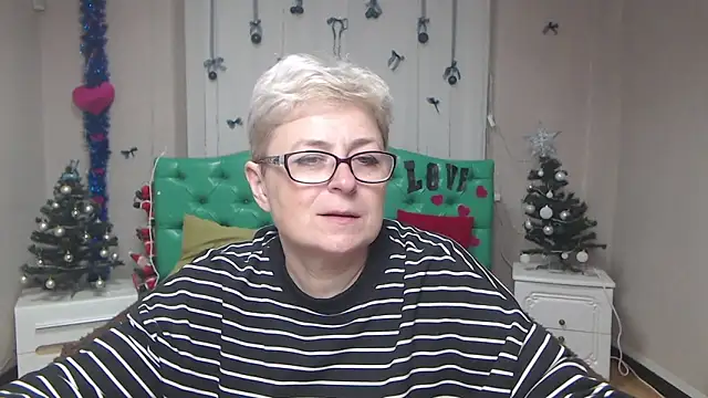 Snapshot of EmiliaGree chatting on January 2026 06:11:01 PM EmiliaGree online show from January 2026 06:11:01 PM