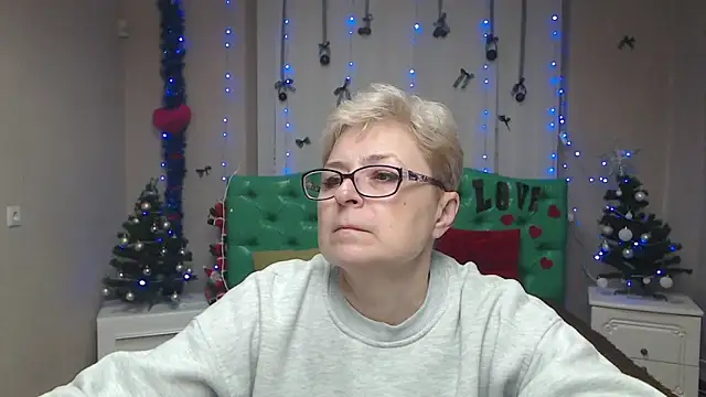 Snapshot of EmiliaGree chatting on January 2026 06:10:01 PM EmiliaGree online show from January 2026 06:10:01 PM