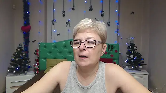 Snapshot of EmiliaGree chatting on January 2026 06:09:01 PM EmiliaGree online show from January 2026 06:09:01 PM