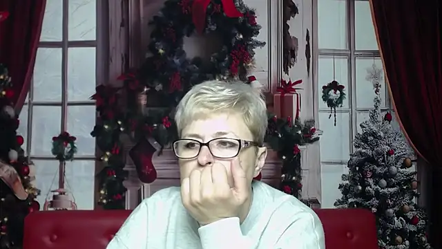 Snapshot of EmiliaGree chatting on January 2026 06:13:02 PM EmiliaGree online show from January 2026 06:13:02 PM