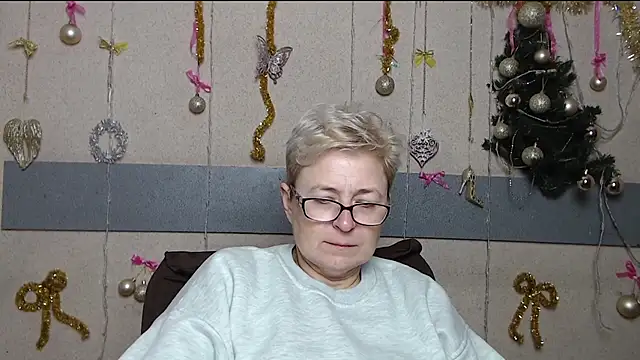 Snapshot of EmiliaGree chatting on January 2026 06:13:01 PM EmiliaGree online show from January 2026 06:13:01 PM