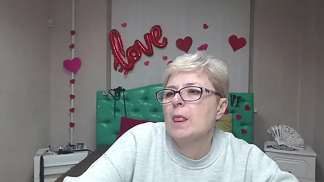 Snapshot of EmiliaGree chatting on January 2026 06:01:01 PM EmiliaGree online show from January 2026 06:01:01 PM