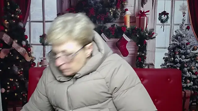 Snapshot of EmiliaGree chatting on January 2026 06:33:02 PM EmiliaGree online show from January 2026 06:33:02 PM