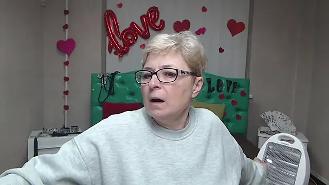 Snapshot of EmiliaGree chatting on January 2026 08:23:01 PM EmiliaGree online show from January 2026 08:23:01 PM