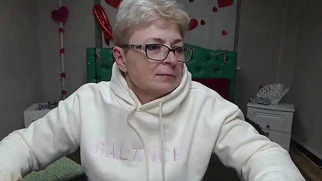 Snapshot of EmiliaGree chatting on February 2026 08:24:02 PM EmiliaGree online show from February 2026 08:24:02 PM