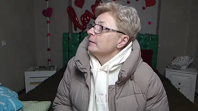 Snapshot of EmiliaGree chatting on February 2026 06:22:02 PM EmiliaGree online show from February 2026 06:22:02 PM