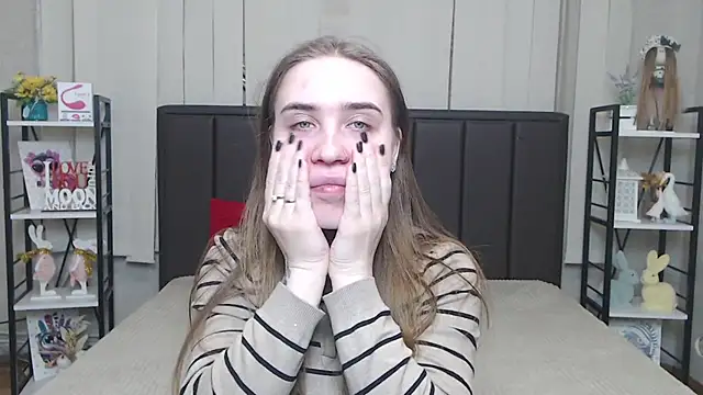 LauraHlot online show from December 2025 06:15:01 PM