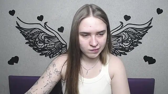 LauraHlot online show from May 2026 05:46:02 AM