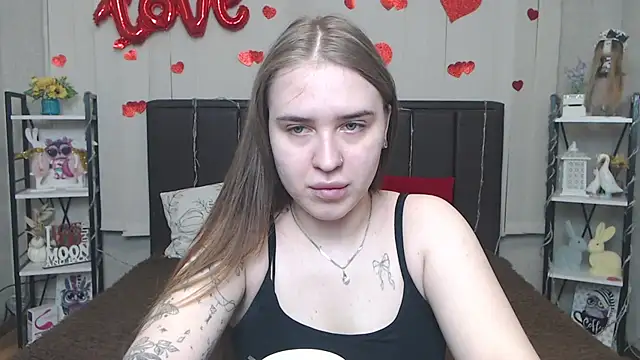 LauraHlot online show from May 2026 06:01:02 PM