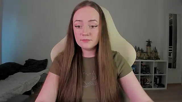 WalkingGirl online show from March 2026 03:29:01 PM