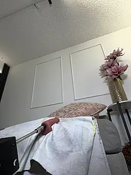 Snapshot of anellejones chatting on April 2026 09:48:02 PM anellejones online show from April 2026 09:48:02 PM