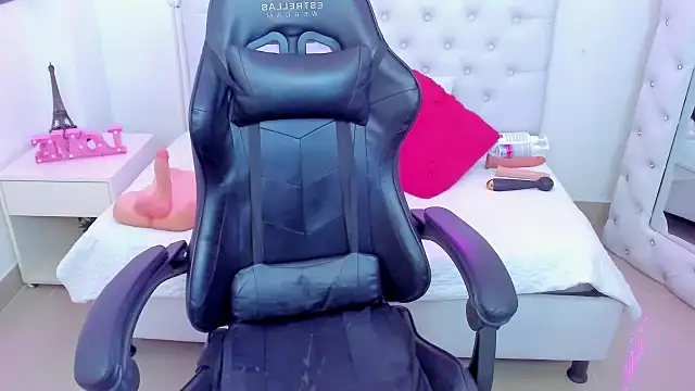 Snapshot of silvana__miller chatting on January 2025 07:18:02 PM silvana miller online show from January 2025 07:18:02 PM