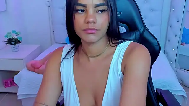 Snapshot of silvana__miller chatting on February 2025 07:09:01 PM silvana miller online show from February 2025 07:09:01 PM