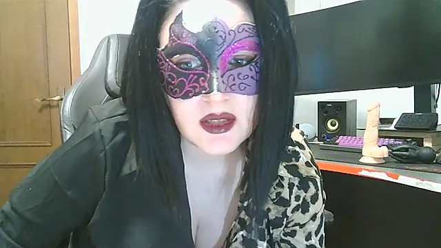 Snapshot of LaDamaNeraa chatting on October 2025 01:10:01 PM LaDamaNeraa online show from October 2025 01:10:01 PM