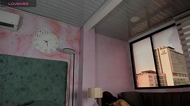 JESSI NAOMI online show from December 2025 09:01:01 PM