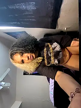 Creolegirl19 online show from November 2025 07:19:01 PM