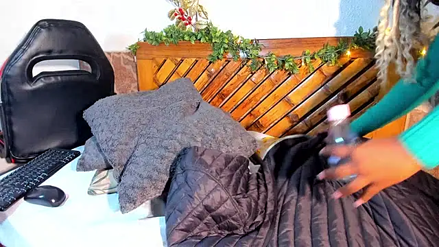 Snapshot of Scarlett_diaz17 chatting on December 2024 01:50:01 AM Scarlett diaz17 online show from December 2024 01:50:01 AM