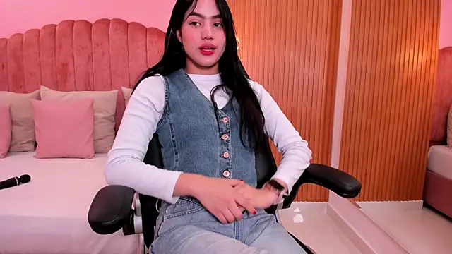 ariel jonees online show from December 2024 05:00:01 PM