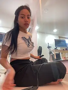 ariel jonees online show from October 2025 04:42:01 PM