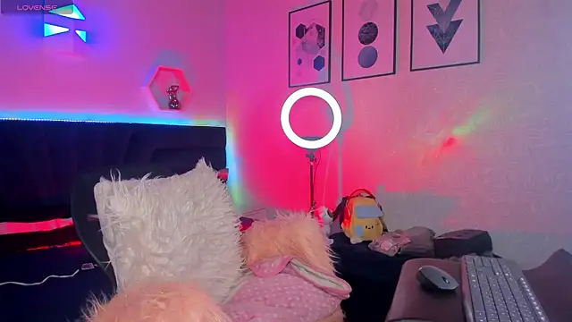  gia rose online show from September 2025 09:28:02 PM