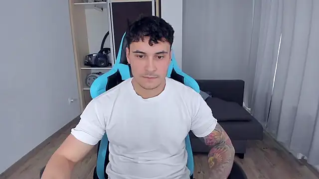 MatMalonne online show from December 2024 01:06:02 PM