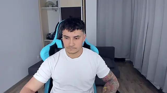 MatMalonne online show from December 2024 03:35:01 PM