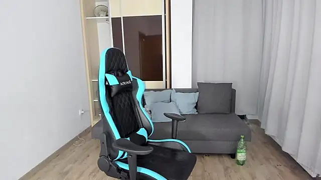 MatMalonne online show from March 2025 03:38:02 PM