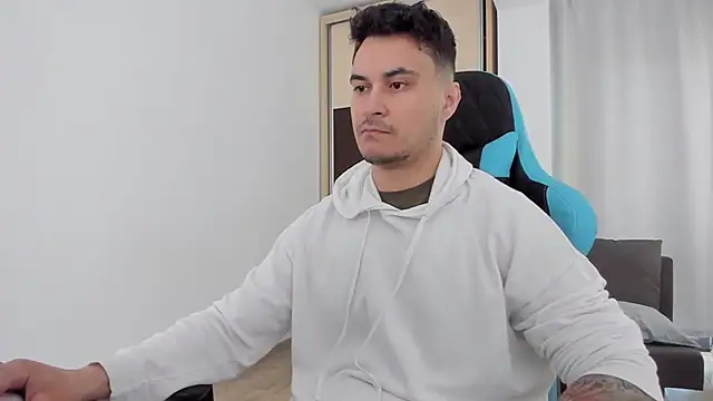 MatMalonne online show from March 2025 05:49:02 AM