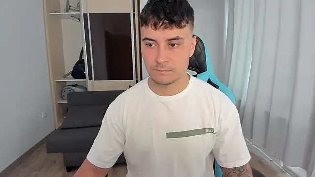 MatMalonne online show from November 2025 09:41:02 AM