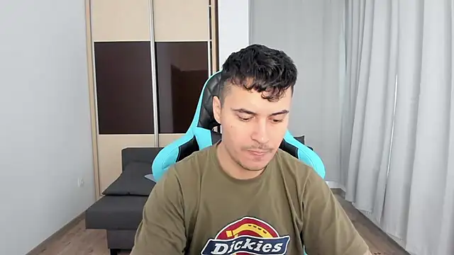 MatMalonne online show from December 2025 06:51:01 AM