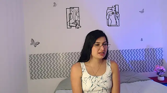 cloehonney online show from September 2025 07:13:02 PM