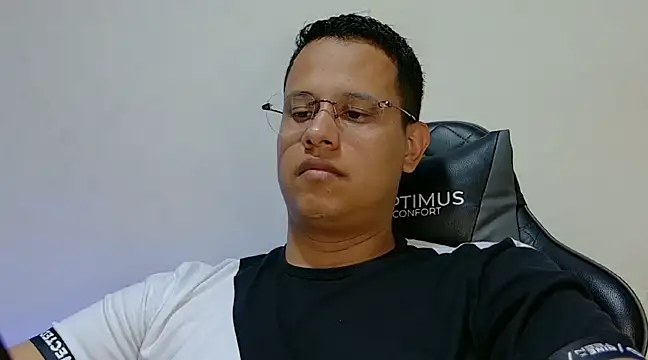 Snapshot of LiamVidal chatting on January 2025 07:32:01 PM LiamVidal online show from January 2025 07:32:01 PM