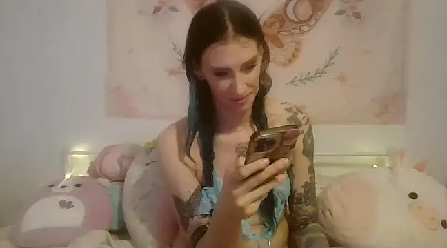 Snapshot of averietheangel chatting on March 2025 10:48:02 PM averietheangel online show from March 2025 10:48:02 PM