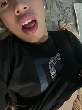 Snapshot of Gabriel_011ze chatting on December 2025 11:23:01 PM Gabriel 011ze online show from December 2025 11:23:01 PM