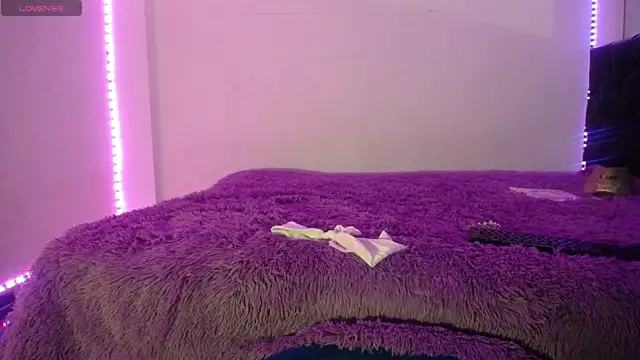 Laurenkenner  online show from October 2025 06:42:01 PM