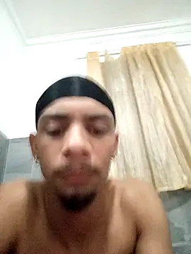 Snapshot of 29YOURZ_28_ chatting on December 2024 08:18:01 PM 29YOURZ 28 online show from December 2024 08:18:01 PM