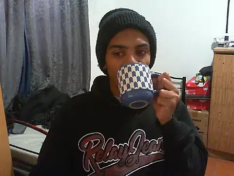 Snapshot of 29YOURZ_28_ chatting on September 2025 06:48:02 AM 29YOURZ 28 online show from September 2025 06:48:02 AM