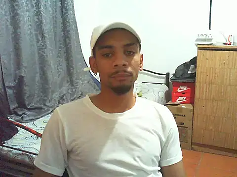 Snapshot of 29YOURZ_28_ chatting on November 2025 09:36:02 PM 29YOURZ 28 online show from November 2025 09:36:02 PM