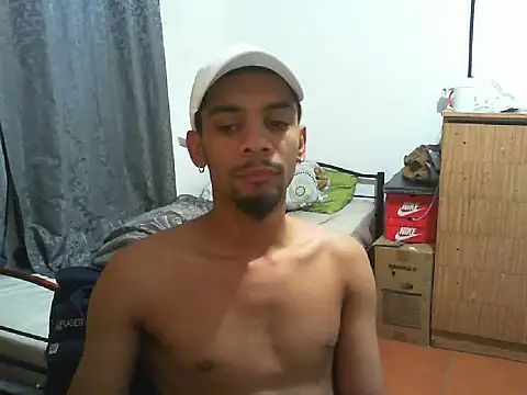 Snapshot of 29YOURZ_28_ chatting on November 2025 04:44:01 AM 29YOURZ 28 online show from November 2025 04:44:01 AM