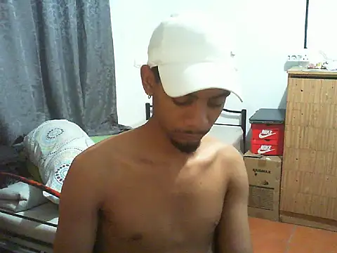 Snapshot of 29YOURZ_28_ chatting on November 2025 03:42:02 AM 29YOURZ 28 online show from November 2025 03:42:02 AM