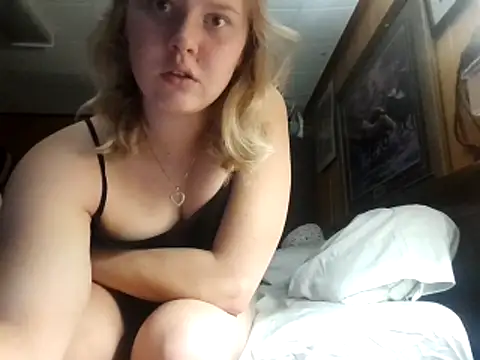 Ryan and Aurora online show from December 2025 12:26:02 AM