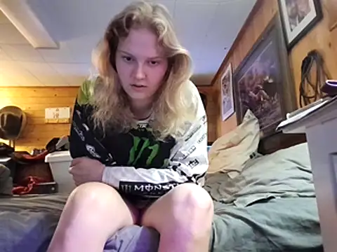 Snapshot of Ryan_and_Aurora chatting on April 2026 12:46:02 AM Ryan and Aurora online show from April 2026 12:46:02 AM