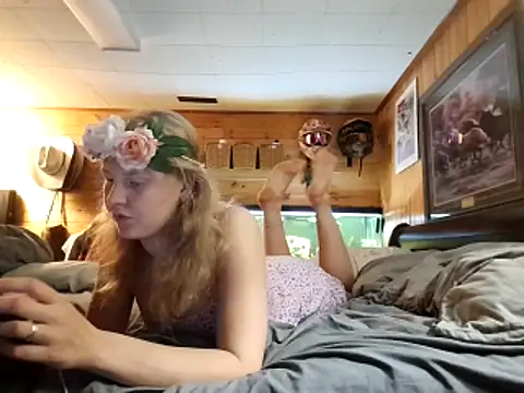 Snapshot of Ryan_and_Aurora chatting on June 2026 06:47:01 PM Ryan and Aurora online show from June 2026 06:47:01 PM
