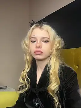 MisssLola online show from November 2025 12:49:01 PM